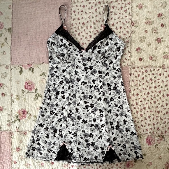 Marilyn Monroe Other - Marilyn Monroe Intimates Floral Slip Dress